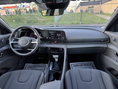 2023 Hyundai Elantra SEL