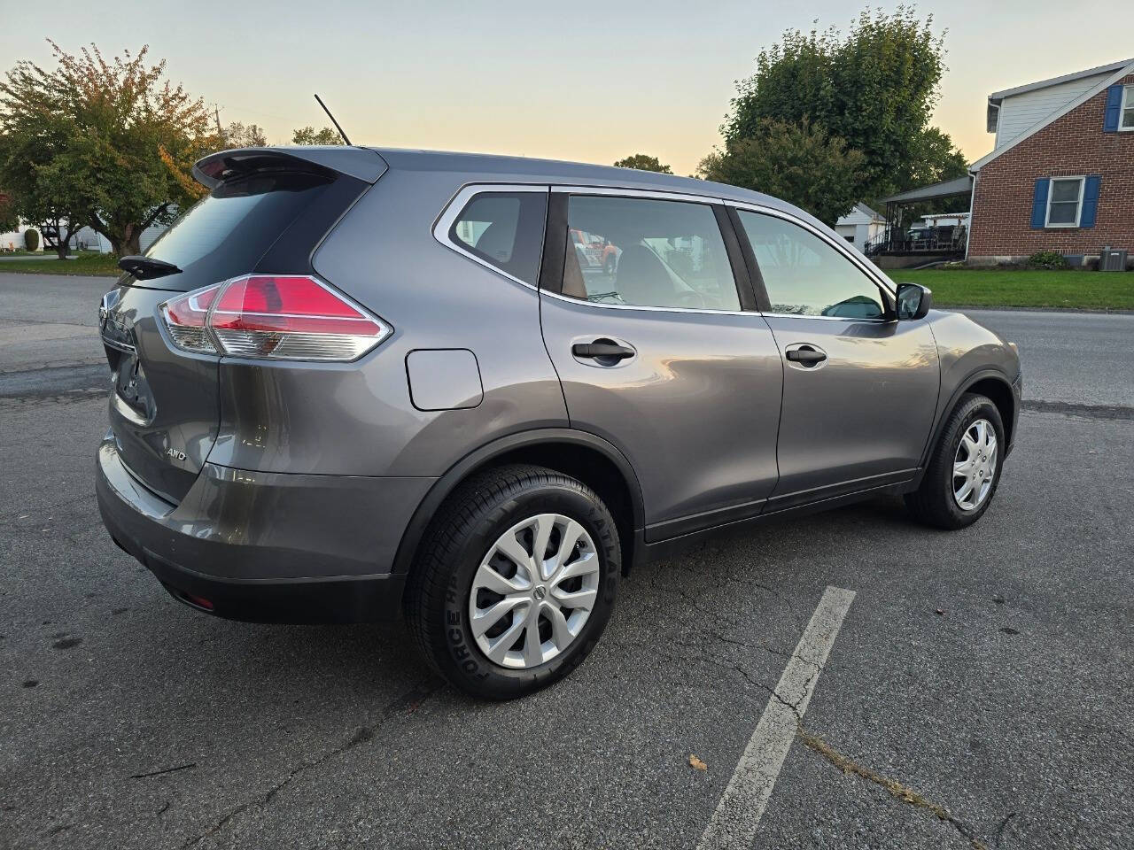 2016 Nissan Rogue for sale at QUEENSGATE AUTO SALES in York, PA