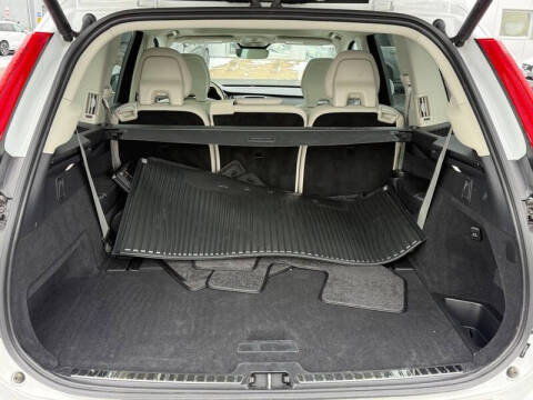 2023 Volvo XC90 B5 Plus Bright Theme