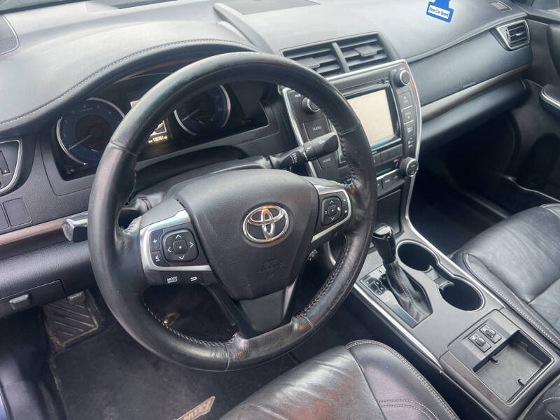 2016 Toyota Camry XLE photo 11