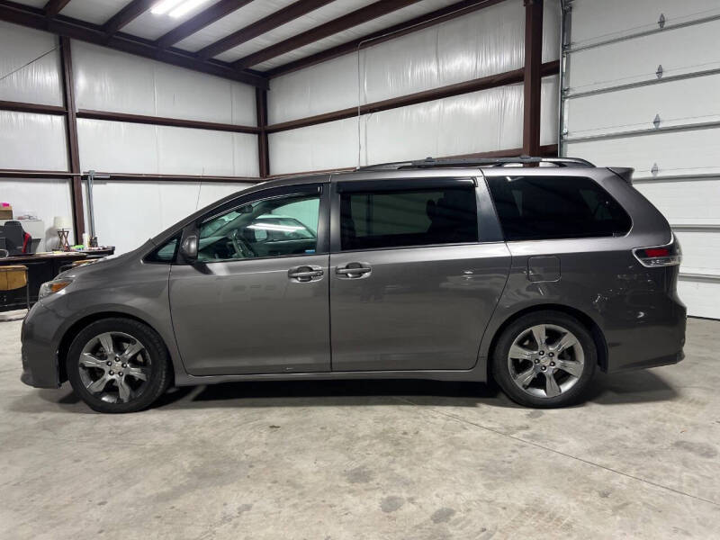 2012 Toyota Sienna SE 8-Passenger