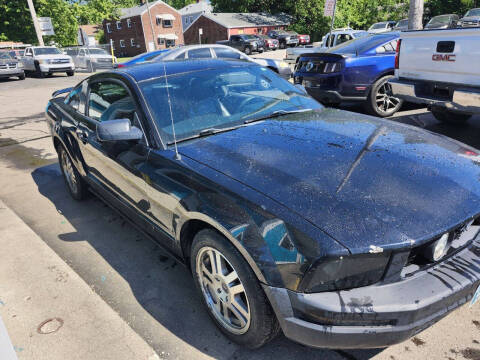 2005 Ford Mustang V6 Deluxe