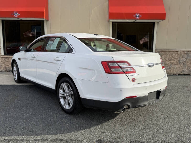 2018 Ford Taurus SEL