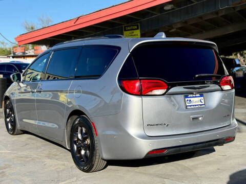 2020 Chrysler Pacifica Limited