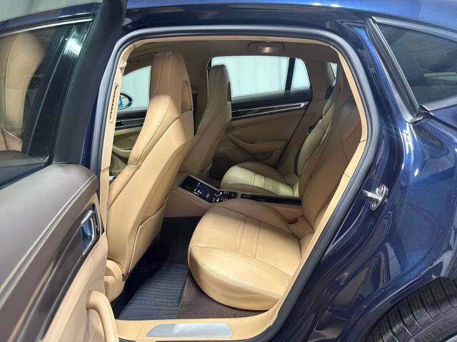 2018 Porsche Panamera 4
