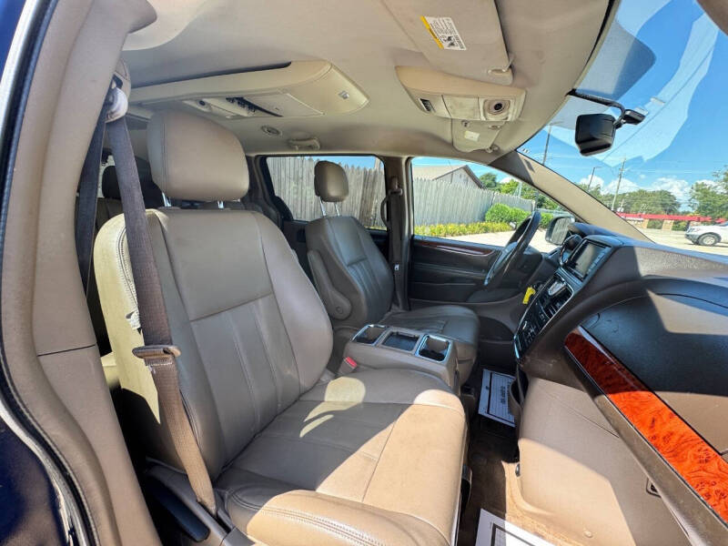 2013 Chrysler Town and Country Touring