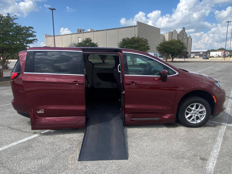 2022 Chrysler Voyager LX