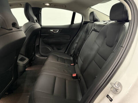 2024 Volvo S60 B5 Plus Dark Theme