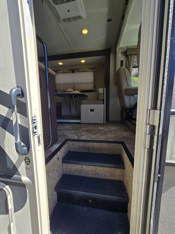 2017 Thor Motor Coach Windsport