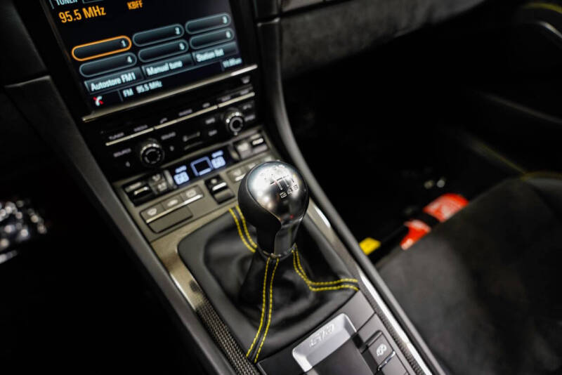 2016 Porsche Cayman GT4