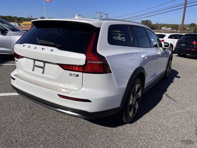 2024 Volvo V60 Cross Country B5 Plus