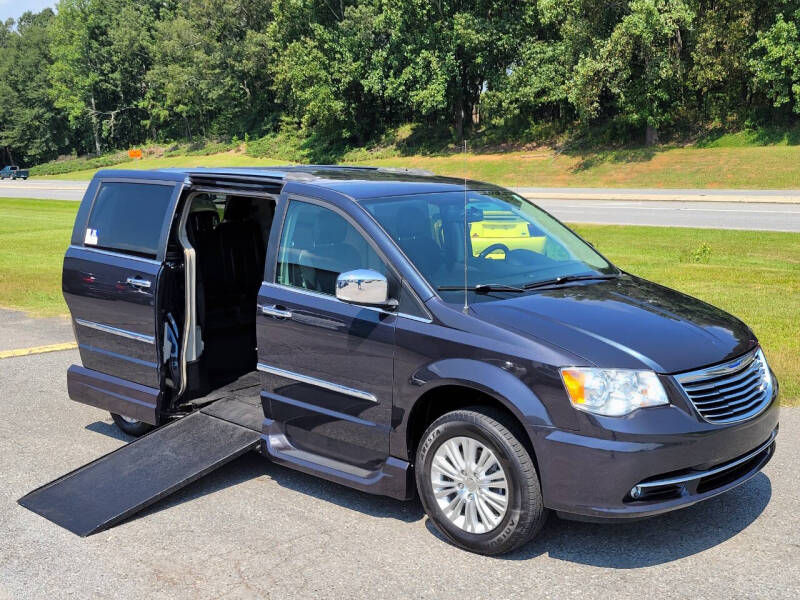 2014 Chrysler WHEELCHAIR VAN