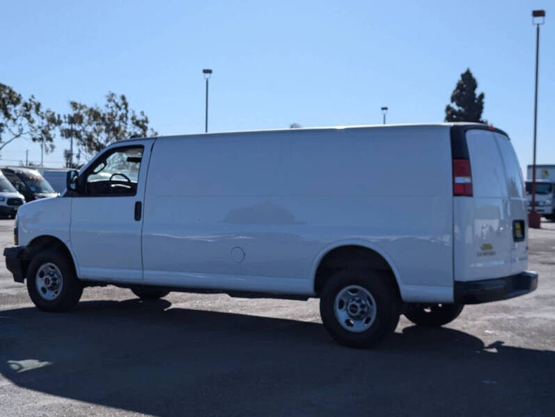 2023 GMC Savana 2500