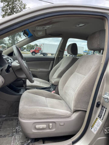 2004 Toyota Camry LE