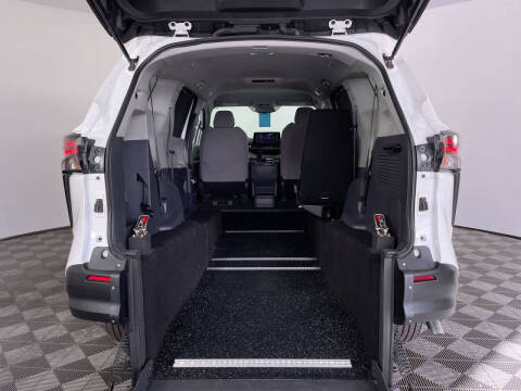 2023 Toyota Sienna LE 8-Passenger