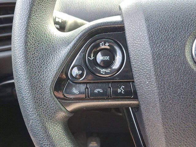 2022 Toyota Prius LE