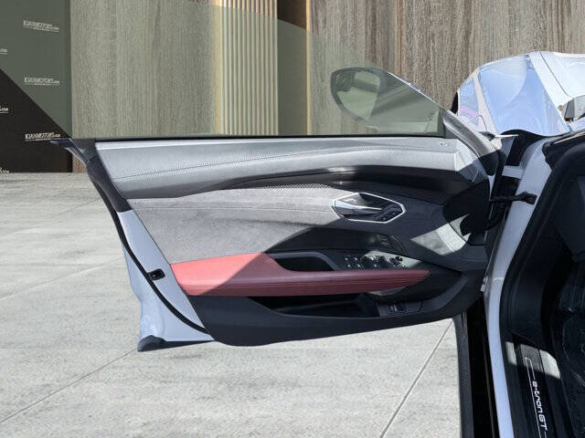 2024 Audi e-tron GT quattro Premium Plus