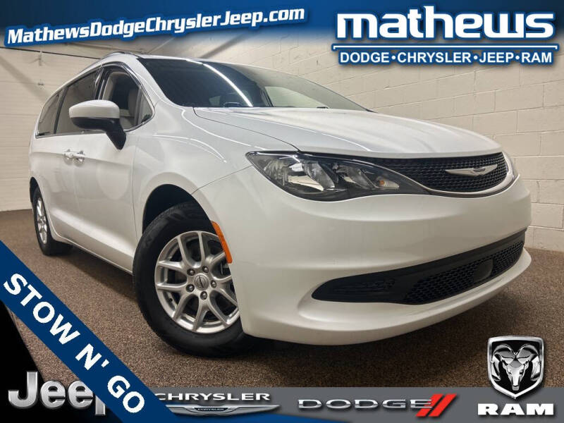 2021 Chrysler Voyager's photo