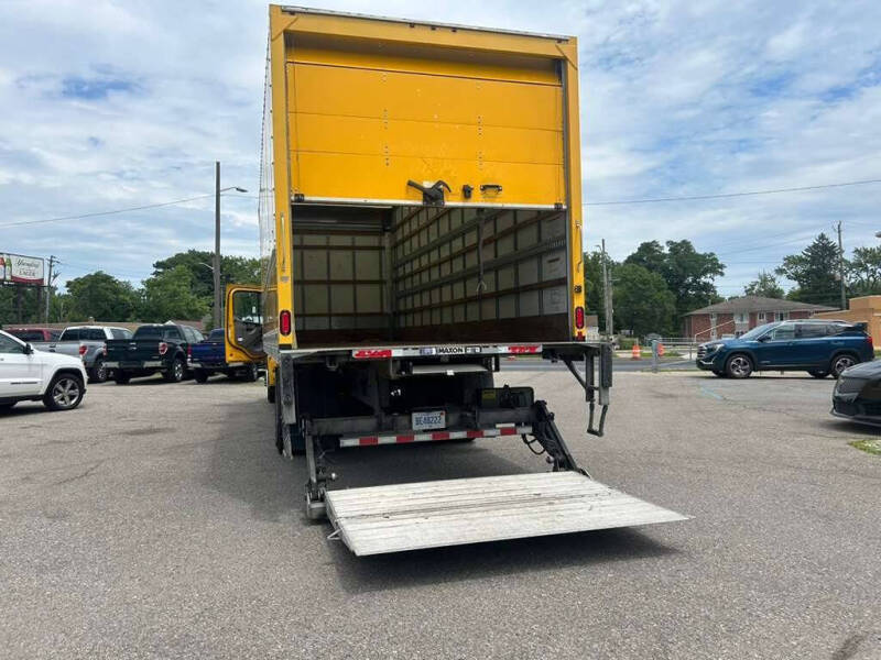 2020 Freightliner M2 106