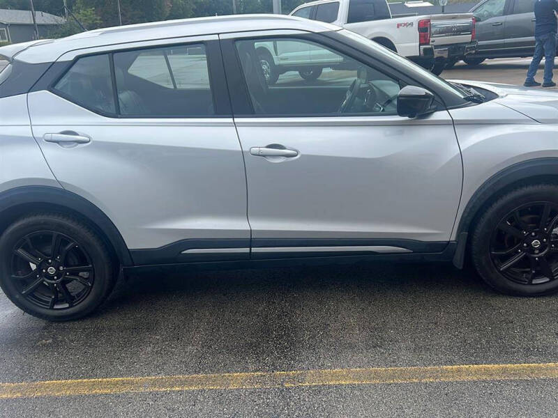 2020 Nissan Kicks SR