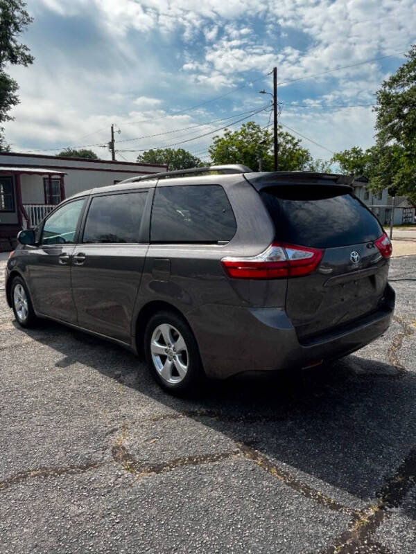 2015 Toyota Sienna LE 8-Passenger