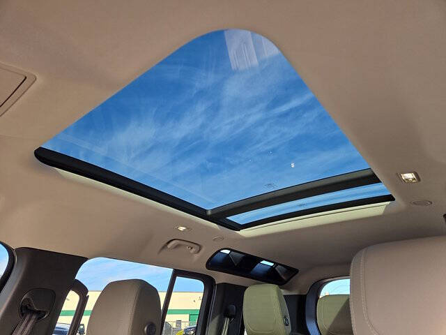 2020 Land Rover Defender 110 SE