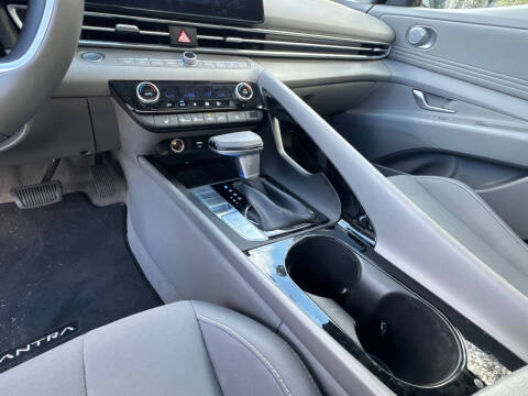 2025 Hyundai Elantra SEL Convenience