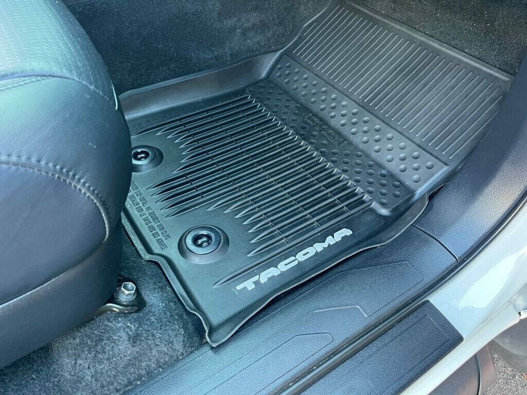 2018 Toyota Tacoma 32