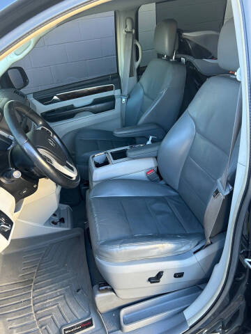 2014 Volkswagen Routan SEL Premium