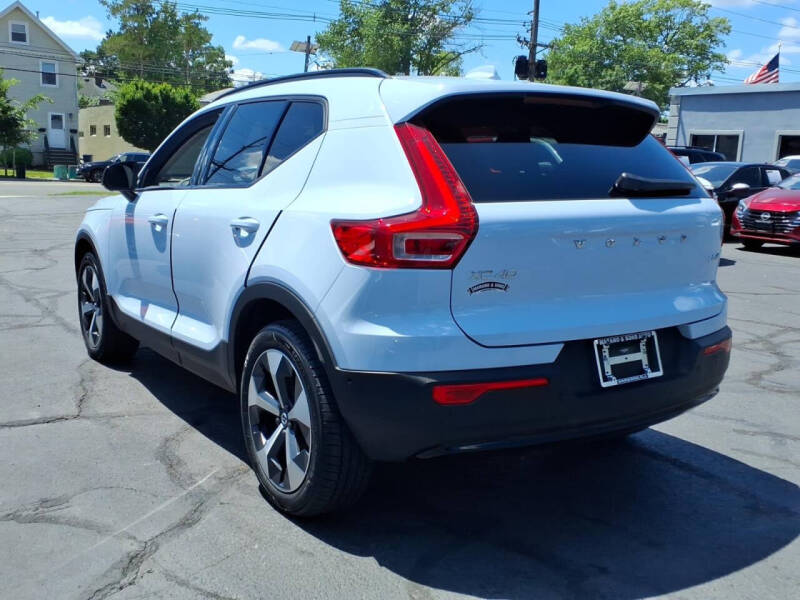 2026 Volvo XC40 B5 Plus