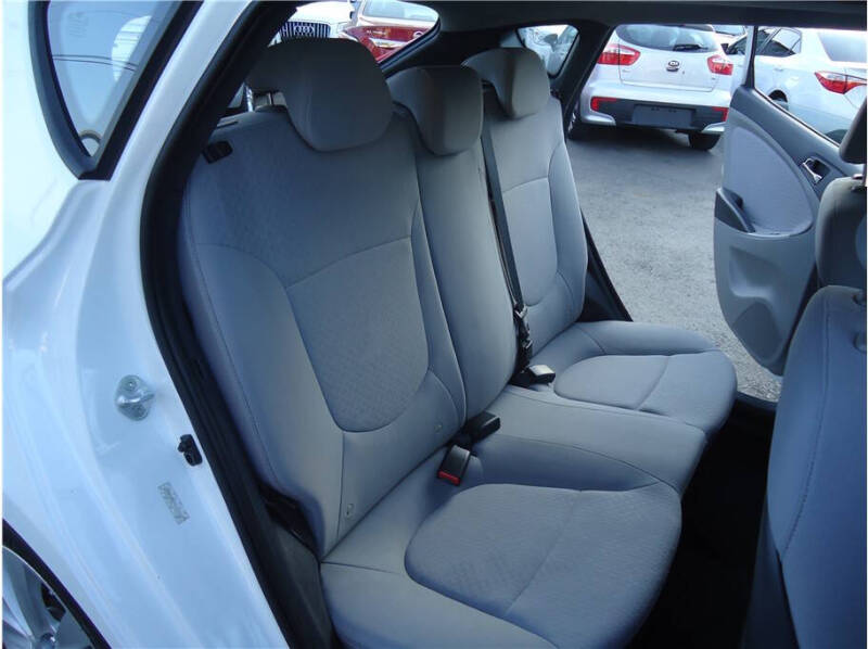 2013 Hyundai Accent SE