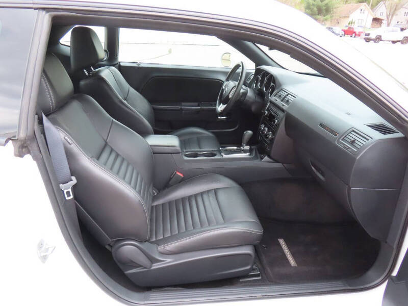 2013 Dodge Challenger SXT Plus