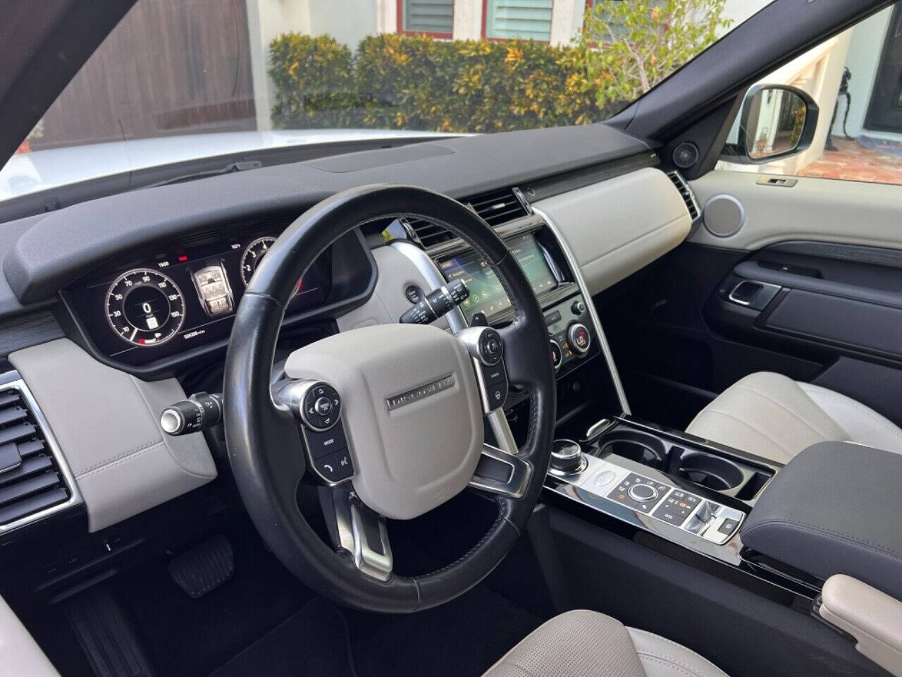 2018 Land Rover Discovery for sale at Signature Auto in Tampa, FL