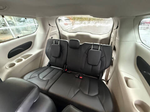 2017 Chrysler Pacifica Touring-L