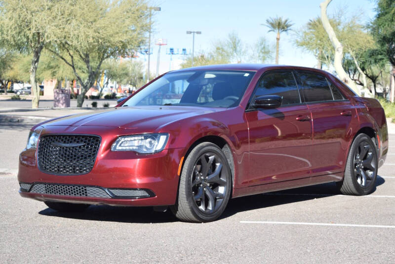 2023 Chrysler 300 Touring's photo