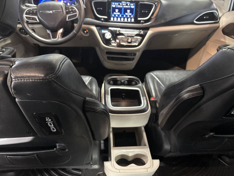 2017 Chrysler Pacifica Touring-L Plus