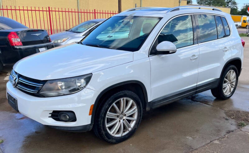 2013 Volkswagen Tiguan for sale at FIRST CHOICE MOTORS in Lubbock TX