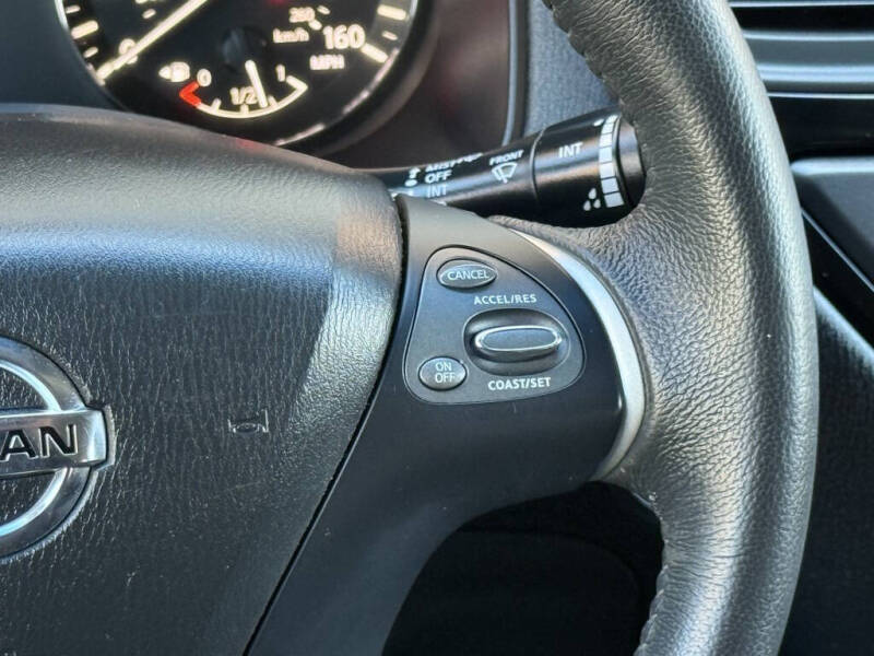 2017 Nissan Pathfinder SV