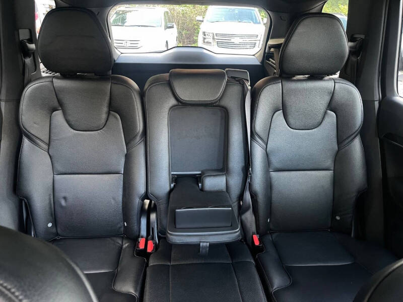 2016 Volvo XC90 T6 Momentum