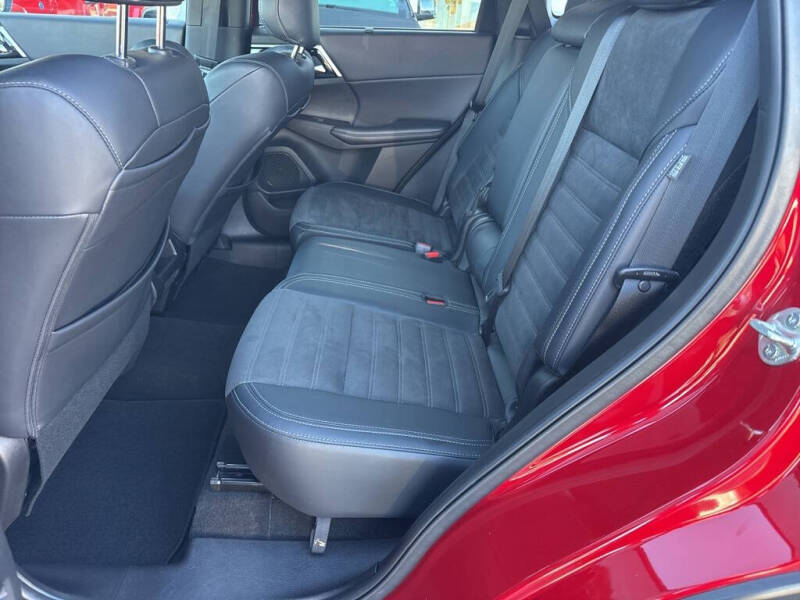 2023 Mitsubishi Outlander SE