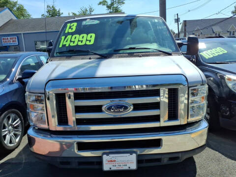 2013 Ford E-Series E-350 SD XLT