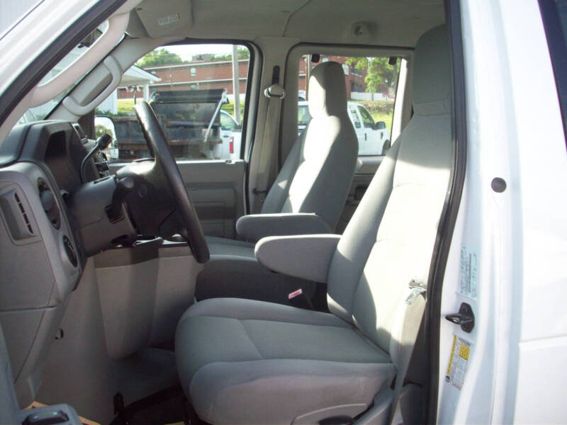 2009 Ford E-Series E-150 XLT