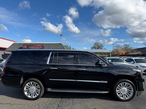 2018 Cadillac Escalade ESV Luxury