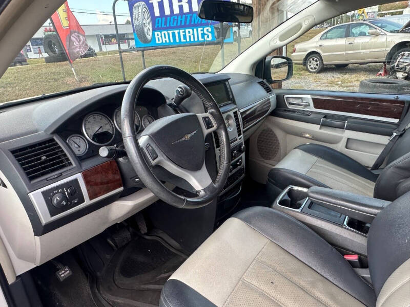 2010 Chrysler Town and Country Touring Plus
