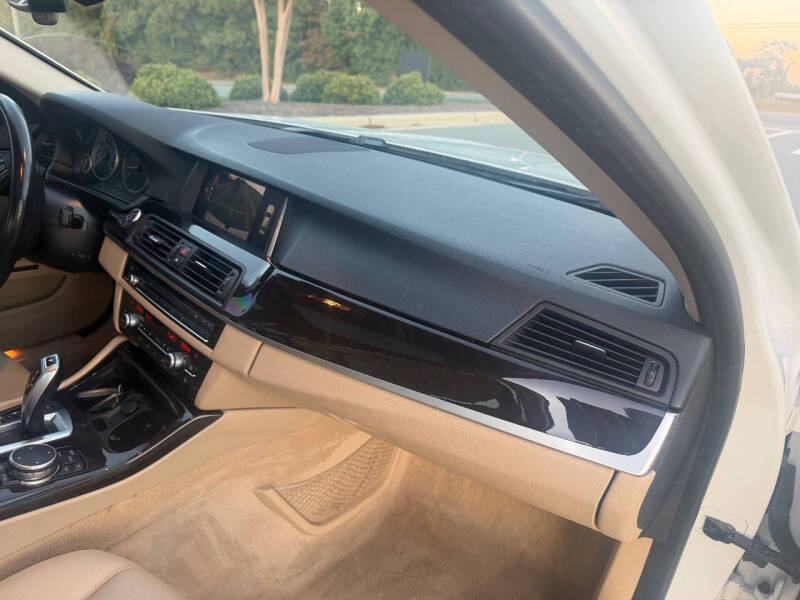 2015 BMW 5 Series 528i