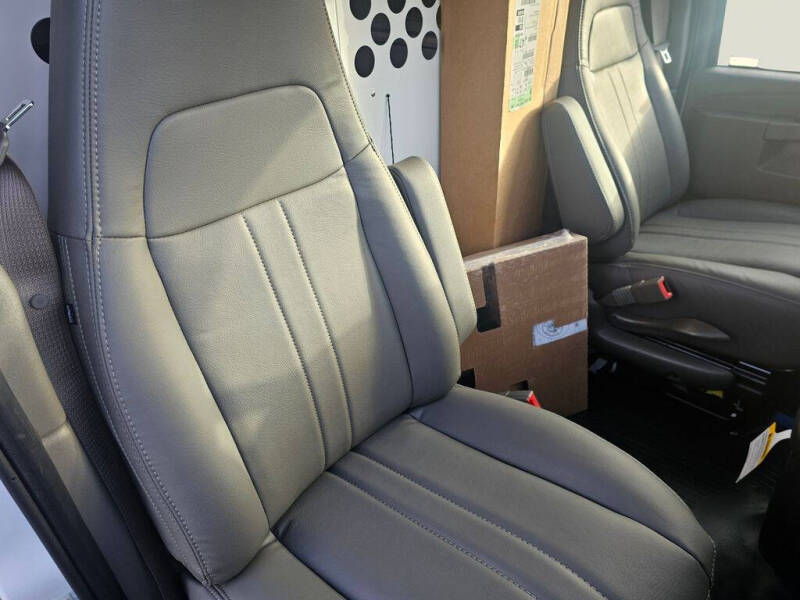 2025 Chevrolet Express 2500