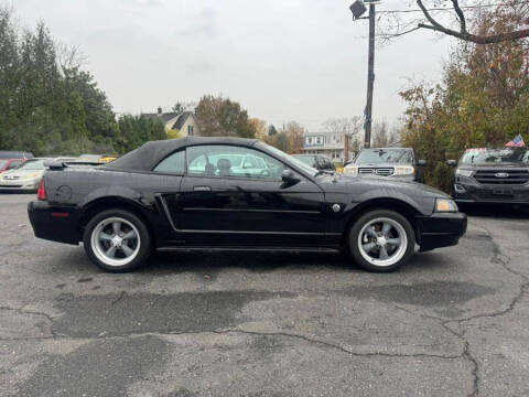 2004 Ford Mustang Deluxe