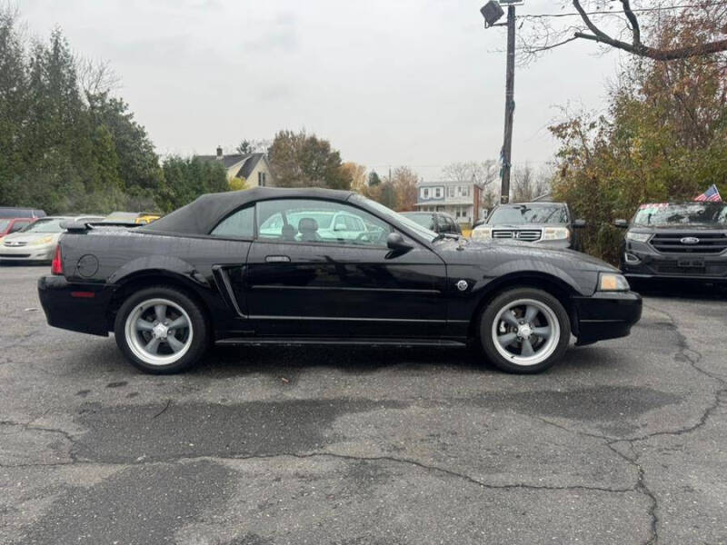 2004 Ford Mustang Deluxe