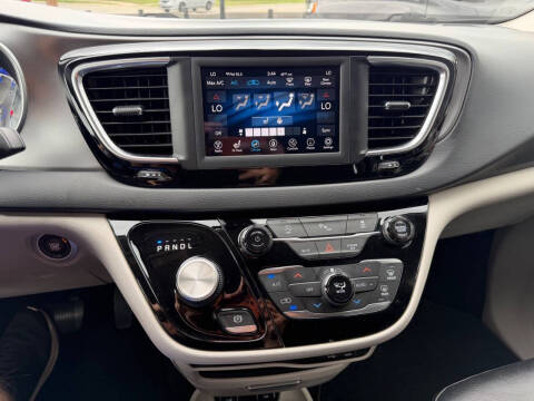 2020 Chrysler Pacifica Touring L