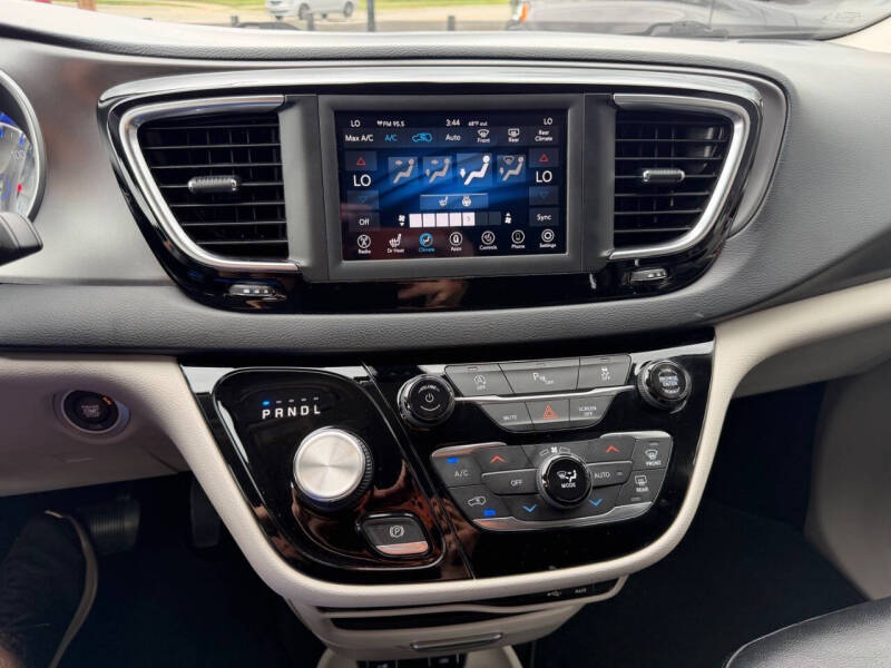 2020 Chrysler Pacifica Touring L